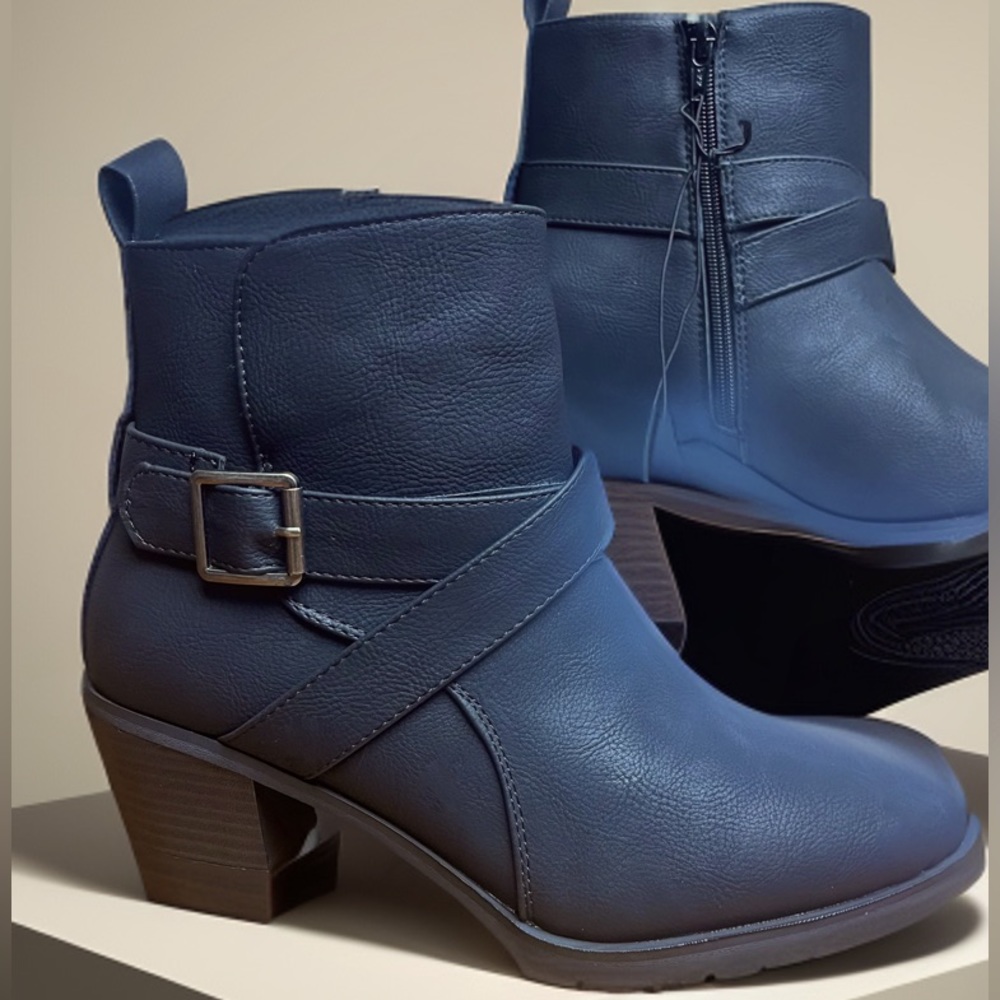 NWT. Women’s Black Ankle Boots
